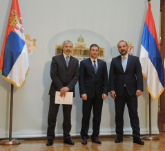 10 December 2013 The National Assembly Speaker receives the Report on the implementation of the strategy for the improvement of the status of Roma